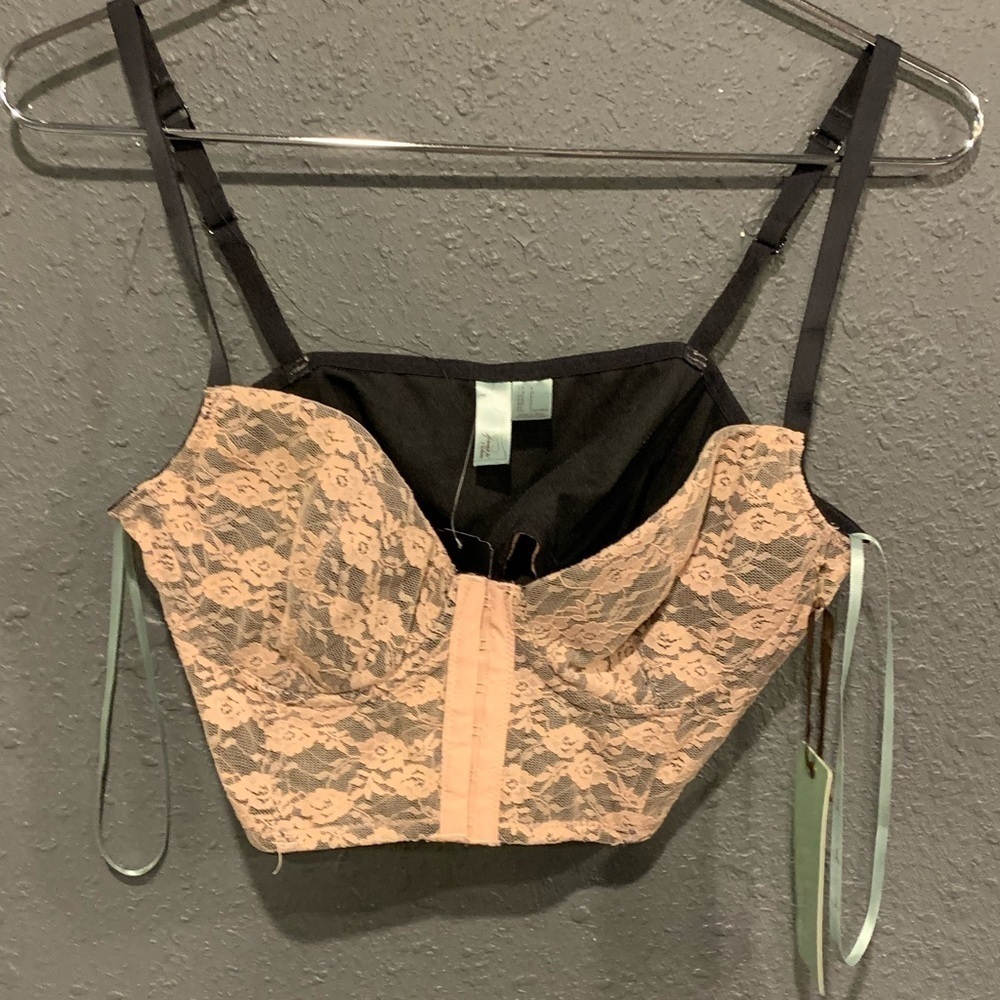 Womenās Forever 21 Crop Top